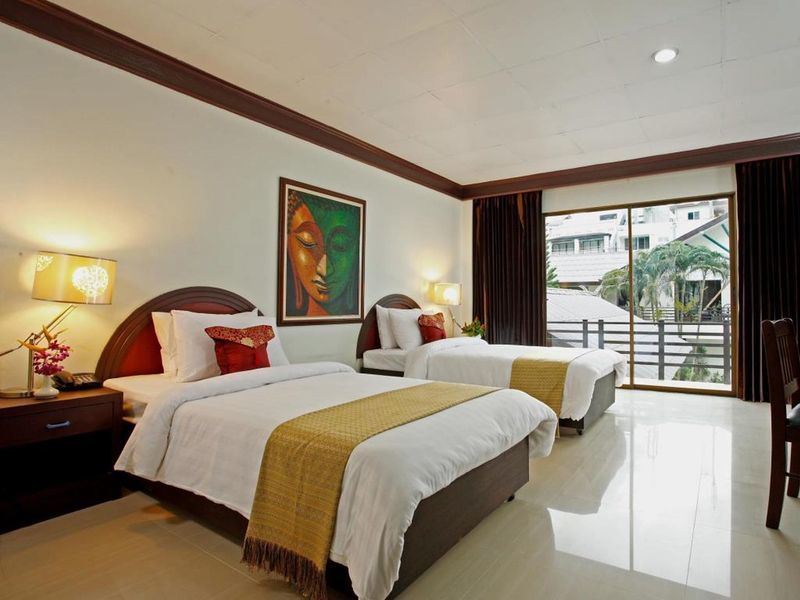 Bamboo Beach Hotel & Spa Patong Exterior foto