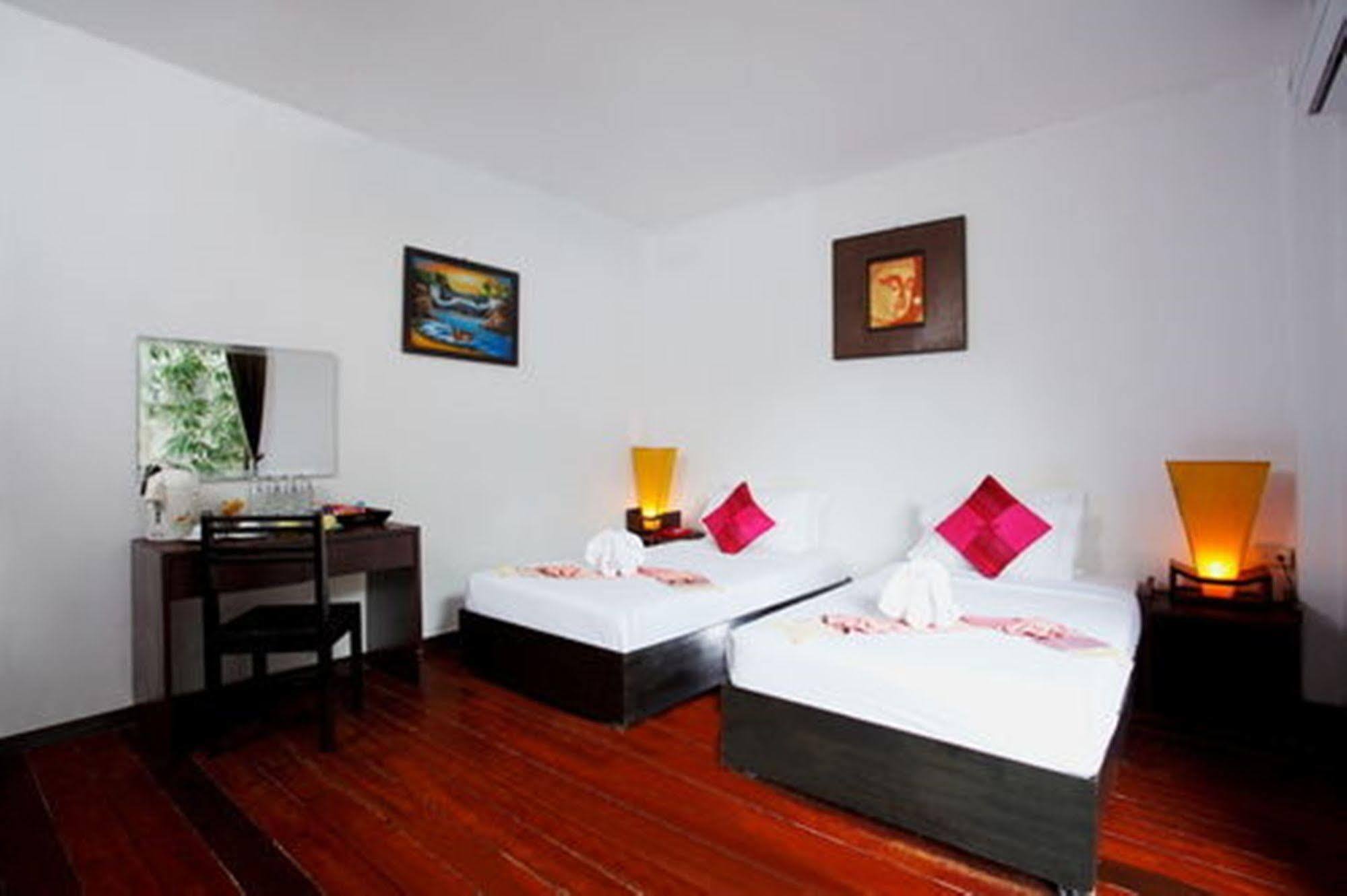 Bamboo Beach Hotel & Spa Patong Exterior foto